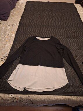 Apt. 9 Women’s Black & White Layered Long Sleeve Top Chiffon Hem Size Medium
